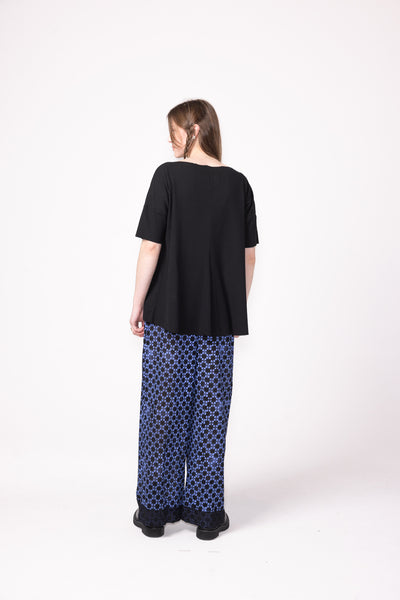 Motto Tee | Black Rib