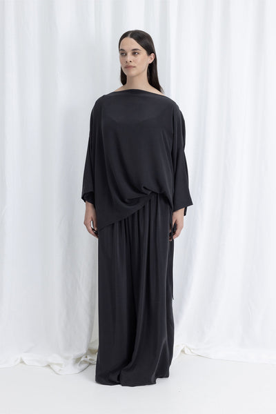 Level Top | Black