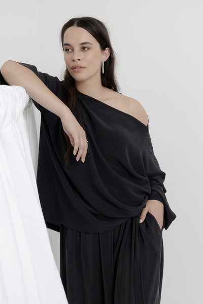 Level Top | Black
