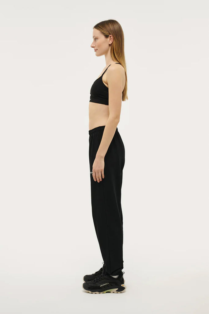 Qualify Trackpant | Black