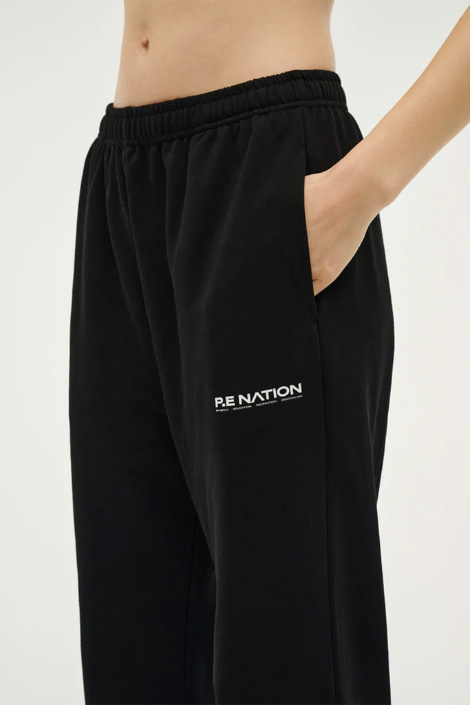 Qualify Trackpant | Black