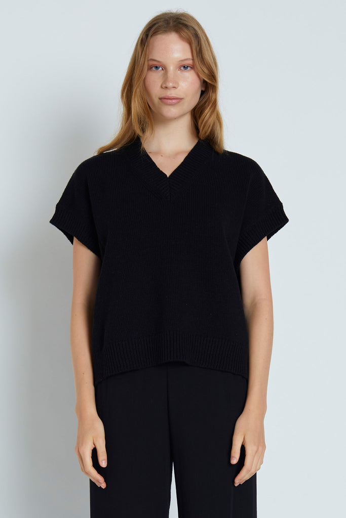 Violet Vest | Black
