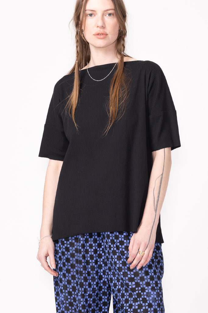 Motto Tee | Black Rib